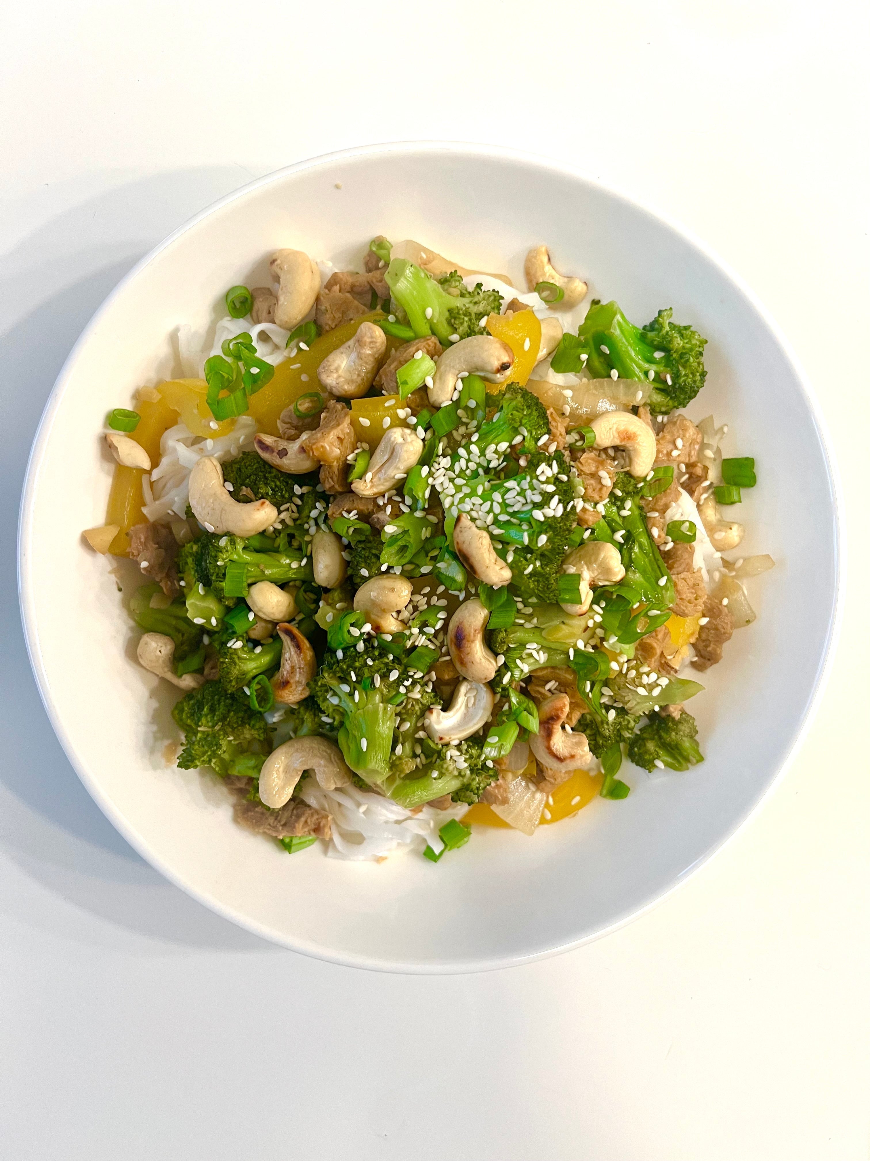 Cashew Stir Fry with Maia BITES By Nutritionist Roxanne Thomas